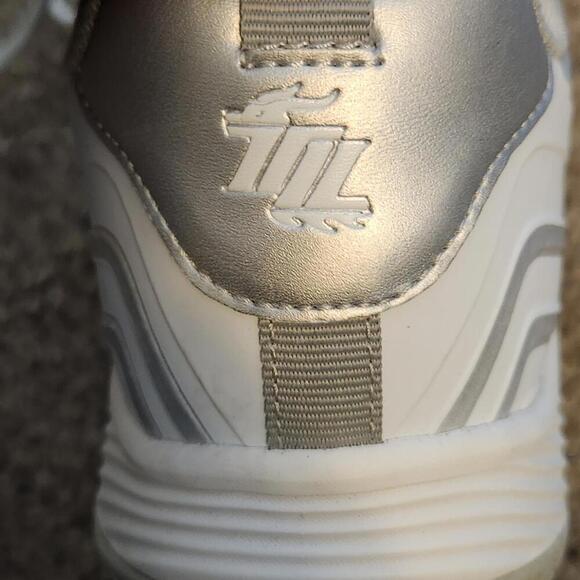 White and Gray Athletic Pickleball Sneakers - Picture 4 of 6